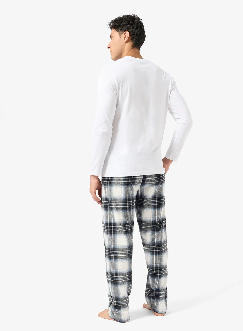 روبرت وود طقم تي شيرت وبنطلون بقصة عادية